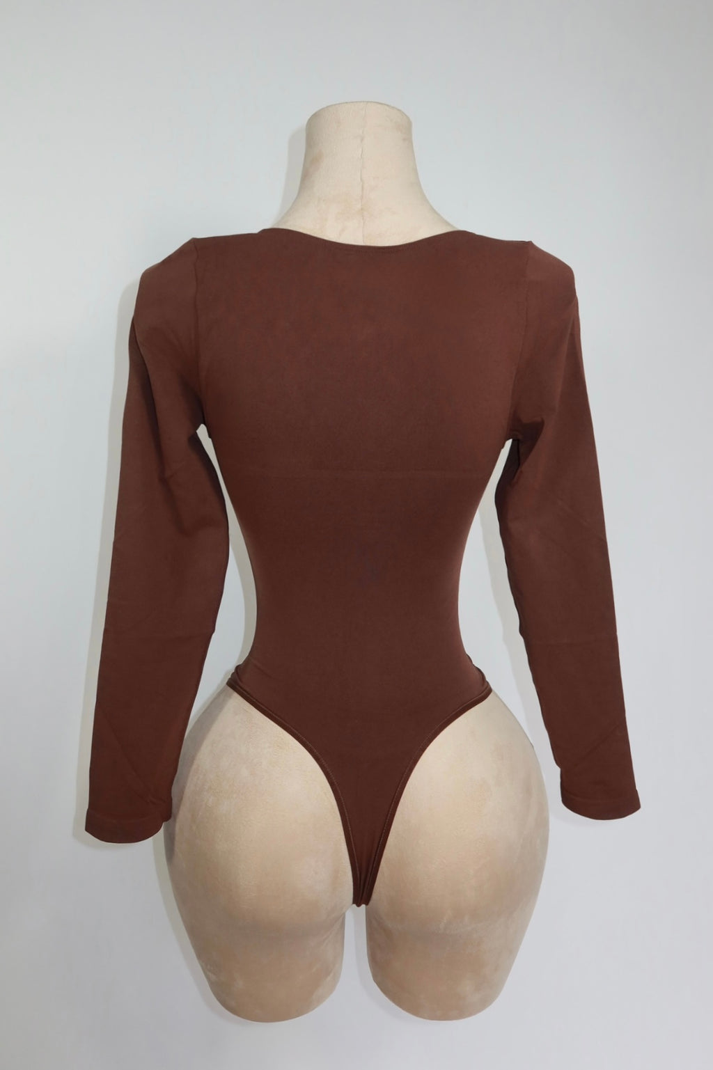 Body sculpt de manga larga con cuello "V"