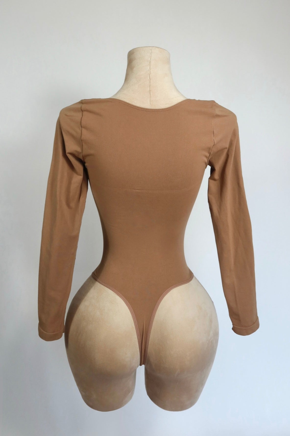 Body sculpt de manga larga con cuello "V"